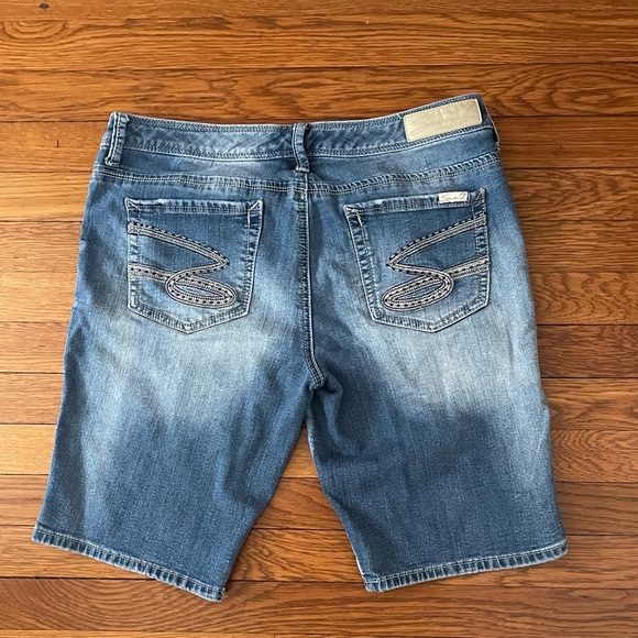 Seven 7 shorts size 12. Zipper/button closure - Picture 4 of 6